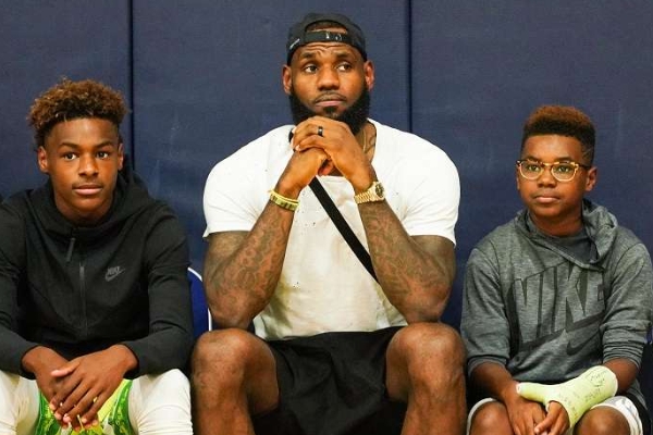 詹姆斯有幾個(gè)兒子？